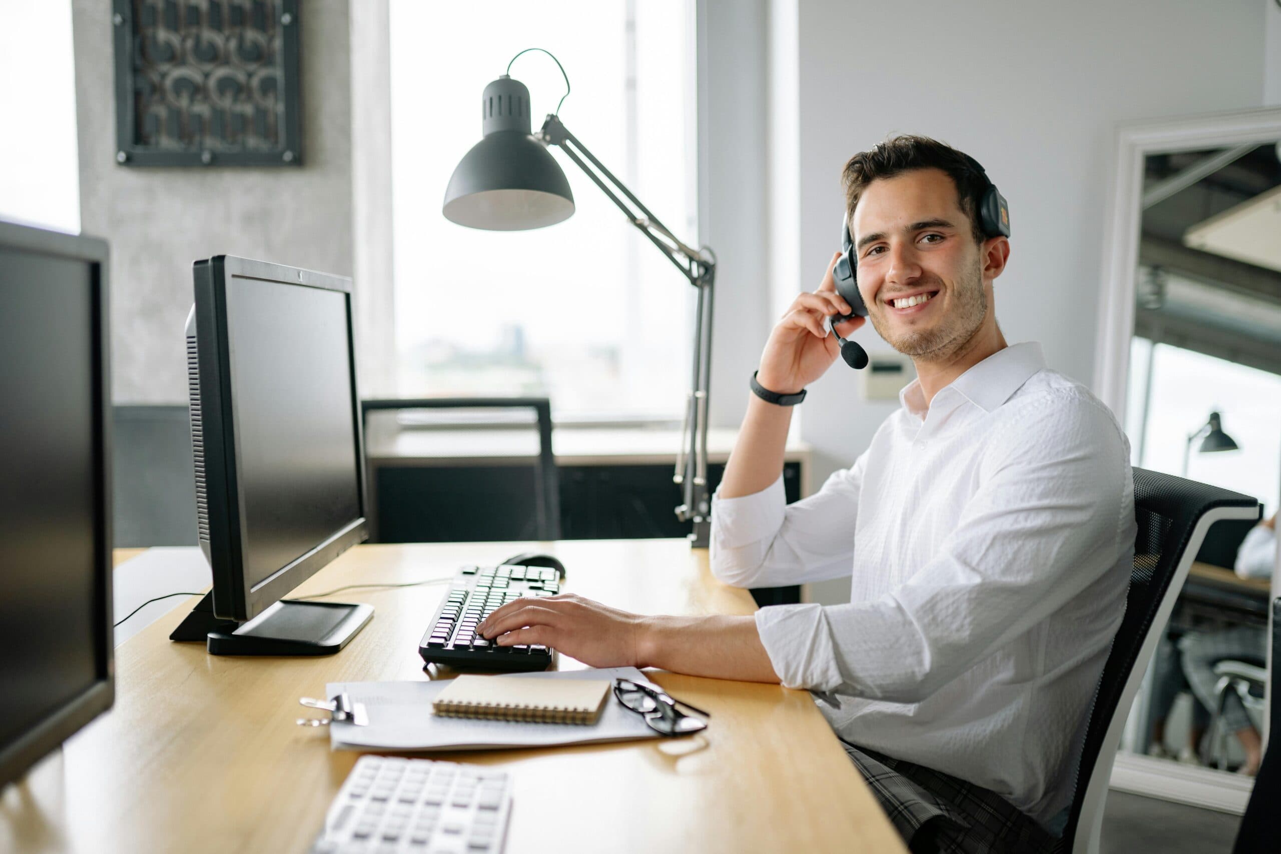 How Virtual Assistants Help Insurance Companies Improve Customer Service & Reduce Errors